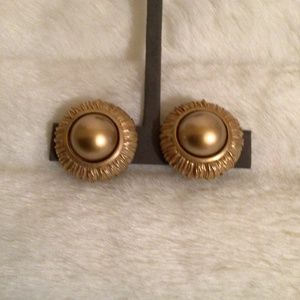 Vintage gold earrings clip on